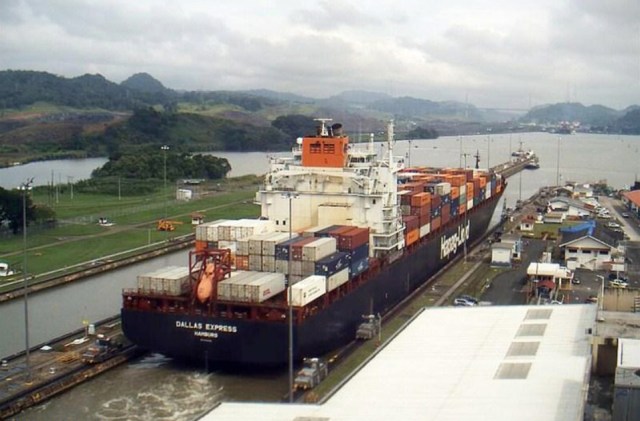 Dallas_Express_Panamakanal_Livebild