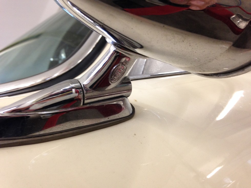 HELLA-Schriftzug auf der Halterung des Talbot-Spiegels an meinem 12er