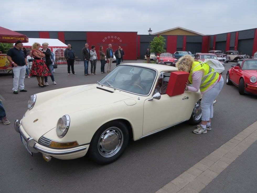 Bitte merken Sie sich alles was Sie in dieser Kiste sehen...