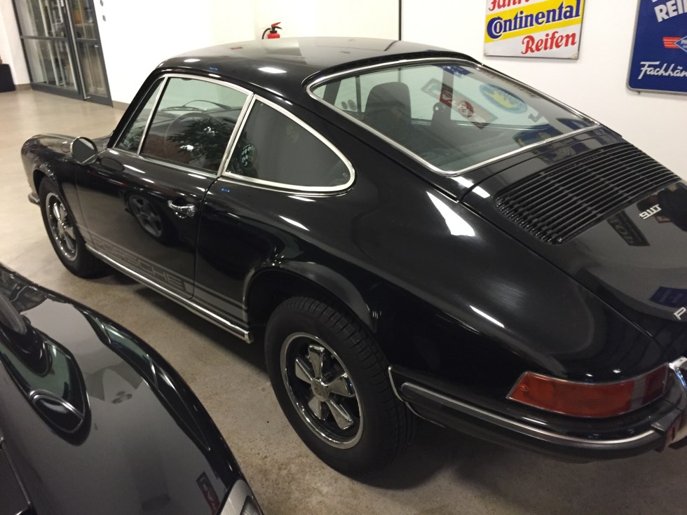 Die Ölklappe ohne Motor - ziemlich hoch hinten ;-)